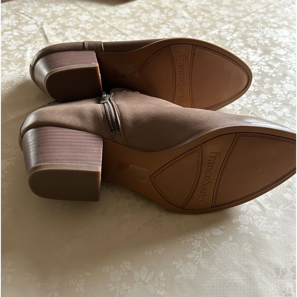 Selling these boots because of foot injury! They look great and comfortable!